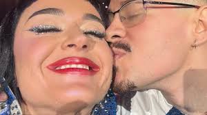 Fãs e famosos tentam chamar atenção de Katy Perry para vídeo viral de  katycat hospitalizado vítima de homofobia |