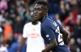 Altura 1,74 m pé destro: Idrissa Gueye Psg Une Prestation Aboutie