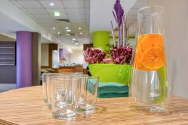 It is within walking distance to the brandenburg gate, tv tower, reichstag and unter den. Centro Hotel Berlin City West Berlin Bei Hrs Gunstig Buchen