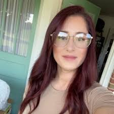 Kara Connell's Instagram, Twitter & Facebook