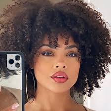 Diana Jamous's Instagram, Twitter & Facebook