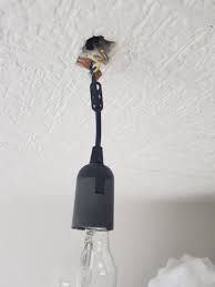 Lange schmale räume erscheinen kürzer und weiter, wenn sie längliche leuchten oder beleuchtungssysteme quer anbringen. Lampe An Decke Befestigen Computer Technik Technologie