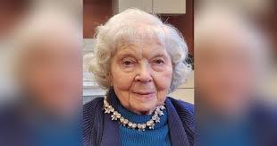 Linda Riehl's Instagram, Twitter & Facebook