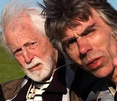 Leynist söngfugl í þér? Langar þér að syngja með hljómsveit? Kæru  samlendur! Við erum 4 metnaðarfullir, hressir íslendingar sem hittumst  reglulega til að spila íslenska og erlenda partý/ball tónlist og sárvantar