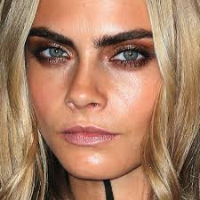Mau lihat video lagi lebih banyak? Cara Delevingne S Makeup Photos Products Steal Her Style