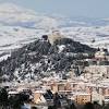 Consigliamo al visitatore di percorrere il centro storico medievale e di raggiungere la torre di riccia, dalla suggestiva forma circolare, è ciò che resta di una fortezza medievale con mura possenti. 1