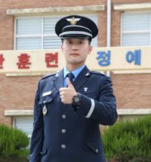 서울=뉴시스 구무서 기자 = 군부대 내 성폭력 사건으로 극단적 선택을 한 공군 중사와 관련해 엄정 수사 목소리가 커지고 있지만 정작 여성단체들은 침묵으로 일관하고 있다. ê³µêµ° í•™ì‚¬ì‚¬ê´€í›„ë³´ìƒ 409ëª… ìž„ê´€ì‹ 3ëŒ€ì§¸ ê³µêµ°ìž¥êµ íƒ„ìƒ ì—°í•©ë‰´ìŠ¤