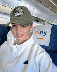 Hi sky! Bine, sănătoasă și odihnită după zborul direct de întoarcere acasă  cu HiSky București