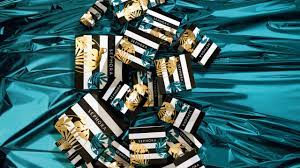 La fille de l'air raconte ses voyages, donne ses recettes, montre ses photos, rit beaucoup, et s'envoie en l'air. The Gift Of Joy Grosse Beauty Verlosung Mit Sephora Sonrisa