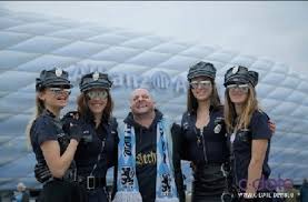Van de sporten is de voetbalsectie het grootst en bekendst. Tsv 1860 Munchen Heisser Werbepartner Fur Die Lowen Fussball Stuttgarter Zeitung