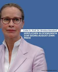 😄🎅 Auf Social Media gibt es ja so einige alte weiße Männer. Der einzige,  den ich wirklich akzeptieren kann, ist der Weihnachtsmann. Immerhin trägt  er ROT, bringt Geschenke und sagt nichts auf