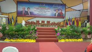 Rumah sukan tahunan hiasan khemah sekolah kebangsaan pengkalan tentera darat youtube. Contoh Hiasan Bunga Pentas Ummie Garden Dan Lanskap Facebook