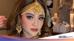 Ask anything you want to learn about aurelie hermansyah by getting answers on askfm. Aurel Hermansyah S Makeup Details On Henna Night Beautiful Like A Bollywood Star Netral News