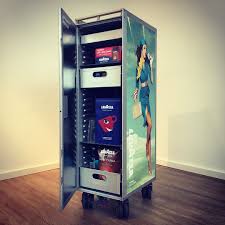 Flugzeugtrolley Espressobar Flugzeugmobel Vandebord Einrichtungsideen Designinspiration Lavazza Kaffeeliebe Corporate Design Flugzeugtrolley Design