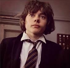 Jack Wild & Mark Lester in "Oliver!"(1968). Wild received an Oscar  nomination for Best Supporting Actor as the Artful Dodger. The photo is  signed by Lester and is from my personal collection🤍🖤