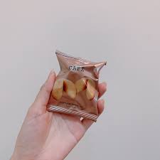 Asks that you accept cookies to optimize performance, social networking functionality and the relevance of advertising. Agnes B Cafe å¹¸é‹é¤…ä¹¾ è¦çš®è³¼ç‰©