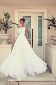 Ob verführerische meerjungfrau oder verspielte prinzessin, elegante lady oder femme fatale hält die welt der hochzeitskleider eine große auswahl für dich. Brautkleider Ideen Fur Eine Mediterrane Hochzeit Fab Events Lab Hochzeitsplaner Auf Mallorca