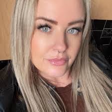 Ellie Timms's Instagram, Twitter & Facebook