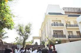 Thalapathy mk stalin took part in poongothai aladi aruna's daughter wedding and addressed the dmk treasurer mk stalin blesses and solemnizes p.r.o arikrishnan's daughter marriage. Senthamarai Stalin Income Tax Raids M K Stalin S Daughter S Houses In Chennai Chennai News Times Of India