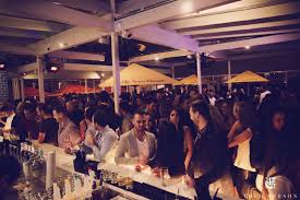 Whichever you choose don't sit in the corner of the room, instead position yourself in a high traffic area where you're likely to encounter more people. Best Bars To Meet Rich Single Men In Melbourne Melbourne Sugar Daddy