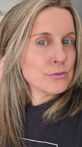 Melissa Kelsch's Instagram, Twitter & Facebook