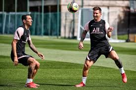 Wijnaldum bolsters psg's central midfield options that already include idrissa gueye, leandro paredes, ander herrera, danilo pereira and marco verratti. Ligue 1 Lionel Messi Eyes Psg Debut After Outrageous Skills In Training