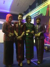 samarinda sarung pria harum samarinda al azhar type azgn 010 pakaian muslim. Chusnul Muawanah Ar Twitter Fashion Show Busana Kerja Sarung Samarinda Hutpemkot Http T Co V14f8zvatk