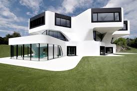 Kalo melihat desain rumah ini mengingatkan kita pada rumah dipedesaan. 9 Desain Rumah Unik Geometris Ini Super Kreatif