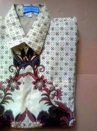 Batik sutra batik pilihan dan sangat elegan. Kemeja Batik Semi Sutra Halus Lengan Pendek Fesyen Pria Pakaian Atasan Di Carousell