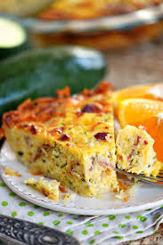 This Zucchini Quiche With Bacon And Hash Brown Crust Is Perfect For Breakfast Lunch Dinner Or Any Time In Bet Quiche Recipes Quiche Recipes Easy Bacon Quiche