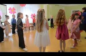 танец с мамами на 8 марта в детском саду видео Igra S Mamami Veselyj Venik Utrennik 8 Marta Starshaya Gruppa Youtube Mama Igry Deti Tancuyut