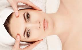 Alpha hydroxy acids (aha) exfoliate the skin's topmost surface for a brighter and more even appearance. Ist Dieses Virale Aha Peeling Von The Ordinary Wirklich So Gut