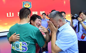 For 14 years, leslie moonves and julie chen have been one of the media's most powerful couples. Parents Who Never Stopped Searching Reunite With Son Abducted 24 Years Ago The New York Times