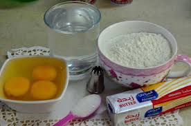Making classic cream puff starts with making pâte à choux, then each are filled with a rich pastry cream. Resepi Cream Puff Paling Gebu Lembut Sedap