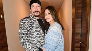 Ta dnes zároveň slaví osmnácté narozeniny. Bohus Matus A Lucie Palkaninova Maji Dceru Idnes Cz