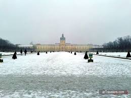 تقع مدينة قارمش في ولاية بافاريا وتحديدا في جنوب ألمانيا،ويطلق عليها عروس الجنوب الألماني حيث تتميّز بجمالها الخلاب وذلك لوقوعها على جبال الالب، أما بالنسبة لفصل الشتاء في قارمش فيغلب عليه البرد القارص مع تساقط. Ø´Ù‡Ø±ÙŠÙ† ÙˆØ³Ø· Ø«Ù„ÙˆØ¬ Ø£Ù„Ù…Ø§Ù†ÙŠØ§ Ø¨Ø±Ù„ÙŠÙ† Ù…ÙŠÙˆÙ†Ø® Ø¯Ø±Ø³Ø¯Ù† ØªÙ‚Ø±ÙŠØ± Ù…ØµÙˆØ± Ø§Ù„Ø¹Ø±Ø¨ Ø§Ù„Ù…Ø³Ø§ÙØ±ÙˆÙ†