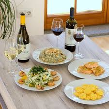 Risotto Mit Gorgonzola Und Birnen Fenchelsalat Mit Orangen Und Garnelen Zucchini Mit Pinienkernen Und Bur Fenchelsalat Mediterrane Kuche Italienische Kuche