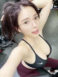 Amber Na 藍星蕾- Amber Na 藍星蕾added a new photo — at 台北東區.