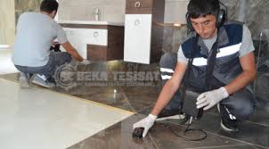 Klozetin su kaçırması su deposundan, taharet musluğundan, su hortumundan ya da taharet çubuklarından kaynaklanabilir. Robot Cihazla Kacak Bulma Beka Tesisat Samsunda Su Kacagi Bulma