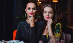 Слава уточнила, что массажист прикасался только к шее и животу, не позволяя. Vzroslaya Doch Pevicy Slavy Pokazala Derzkie Foto 06 01 2019 Zvezdy Shou Biznes Uznaj Vsyo