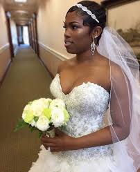 Brides can look brilliant on their wedding day even if they don't have long locks. Bridal Finger Waves Short Wedding Hair Short Hair Bride Wedding Veils Short
