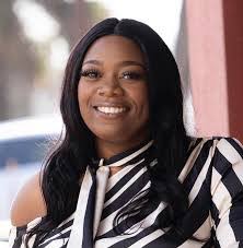 Kelly Brinson's Instagram, Twitter & Facebook