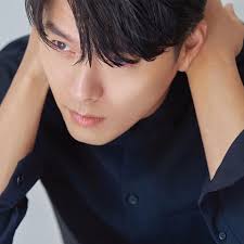 Hyun Bin tung ảnh thời bé cưng muốn xỉu