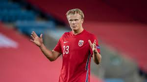 Born 21 july 2000) is a norwegian professional footballer who plays as a striker for bundesliga club borussia dortmund and the norway national team. Erling Haaland At 20 Compares To Ronaldo And Messi Says Norway Coach As Com