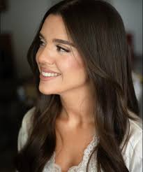 Simple lunch with xtra makeup Hilarious Long post alert... I remember my  wedding day.there were no professional makeup artists.but only the lady who  specializes in Konkani weddings..(konkani brides have different draping  style,hairstyle )