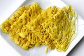 Roti jala, roti kirai or roti renjis is a popular malay and minangkabau tea time snack served with curry dishes which can be found in indonesia, malaysia and singapore. Roti Jala Hidangan Favorit Khas Melayu Saat Idul Fitri Republika Online