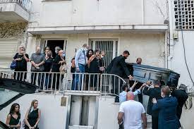 Κηδεία και την ταφή του σπουδαίου μουσικοσυνθέτη μίκη θεοδωράκη, . D6nuebb2ngaakm