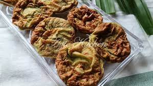 Satukan gula kabung, air dan daun pandan.masak hingga. Kuih Akok Kelantan Yang Sedap Azie Kitchen