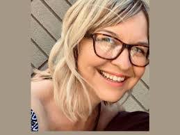 Deb Stone's Instagram, Twitter & Facebook