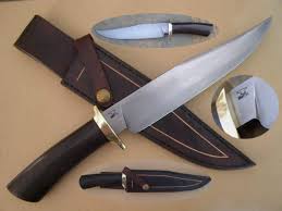 Idee Par Talel Chaabnia Sur Couteaux Sabres T Hawks Haches Et Le Reste Knives Sabers T Hawks Axes And So On Couteau Outils Hache